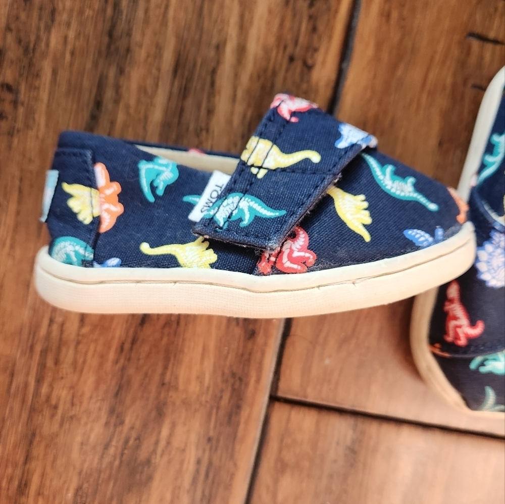 Toms Toddler Size 4 Dinosaur 🦕 - Picture 3 of 5
